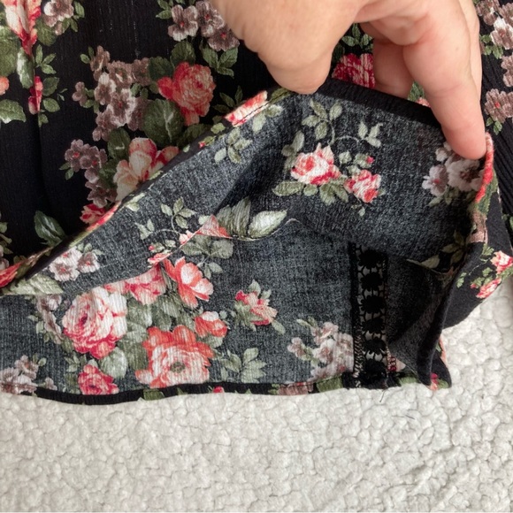 Altar'd State Women's long sleeve black floral boho blouse, Sz L - Picture 17 of 17